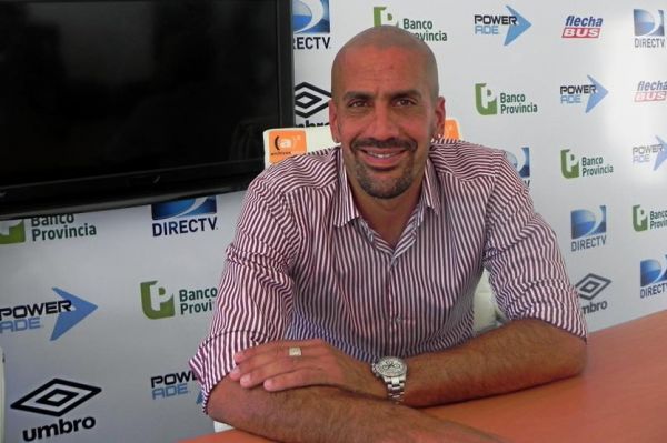 خوان سباستین ورون مسی در بارسلونا راحت نیست