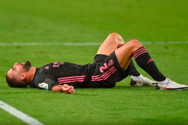  عکس  کال آف دیوتی بازی کردن کارواخال با تبلت