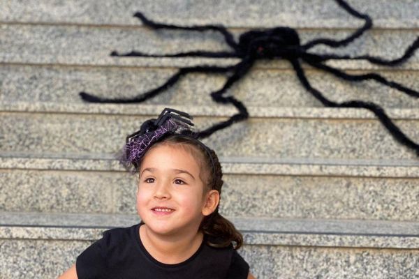  عکس  روز عنکبوتی دختر و همسر ژاوی در قطر