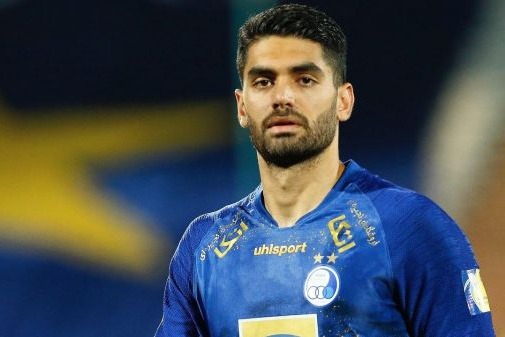 علی کریمی در نزدیکی القطر عکس