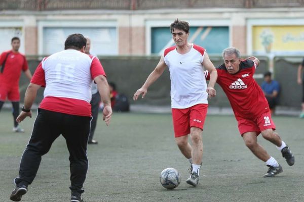 محمدخانی مدیرعامل پرسپولیس باید حمایت شود