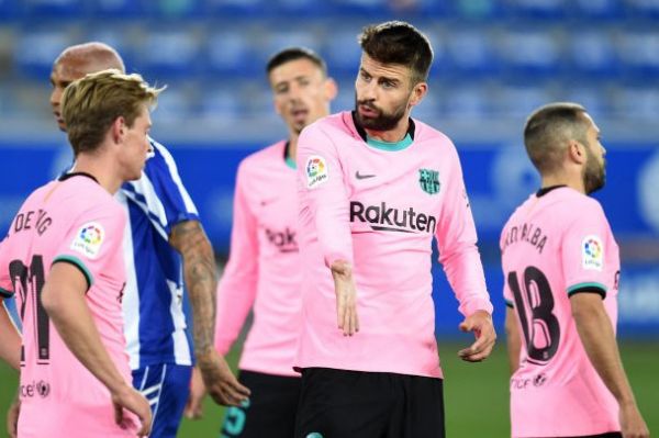  لو رفتن کل کل جالب پیکه با داور بازی بارسلونا و آلاوز