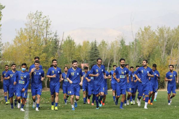 تمدید قرارداد دو بازیکن باشگاه استقلال و جذب دو بازیکن جدید