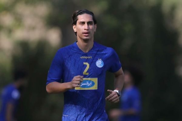  نادری در تمرین استقلال؛ خبری از کرونا نیست عکس