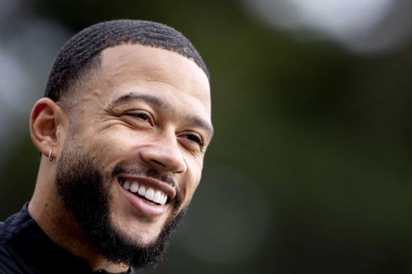 دیپای و دامن زدن به شایعات قول نمیدهم تا انتهای فصل در لیون بمانم