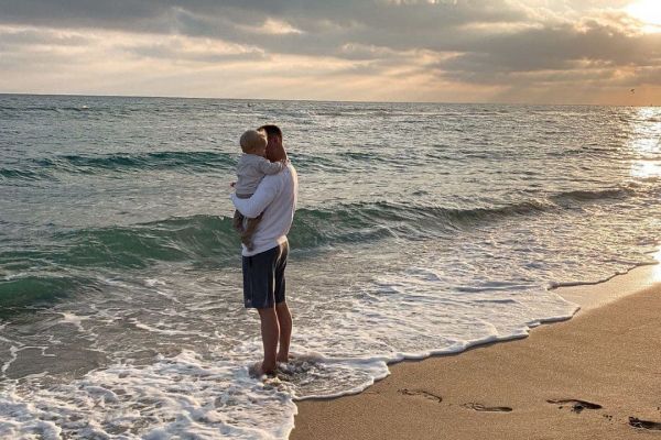  عکس؛ ساحل گردی دروازه‌بان بارسلونا با خانواده