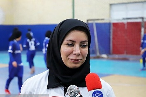  سرمربی تیم فوتسال بانوان حفاری  قول قهرمانی نمی‌دهم