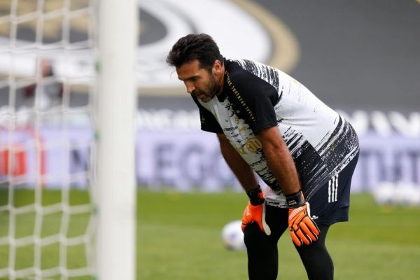 کدام ستارهها در انتهای فصل احتمالا از فوتبال خداحافظی میکنند