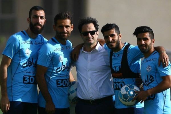  بازیکنان استقلال همچنان در کلینیک دکتر نوروزی