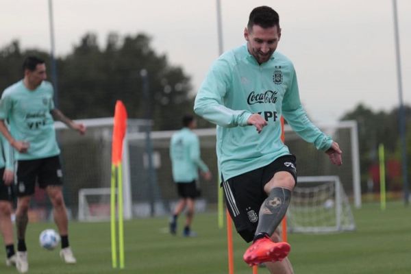 عکس؛ چهره شاداب مسی در اولین تمرین آرژانتین