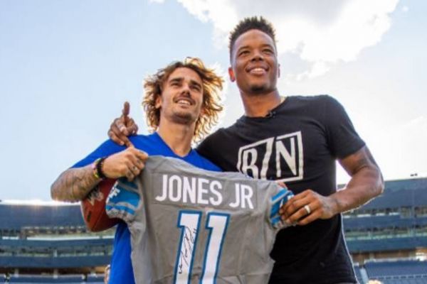 عکس؛ مهاجم بارسلونا در کنار ستاره فوتبال آمریکایی