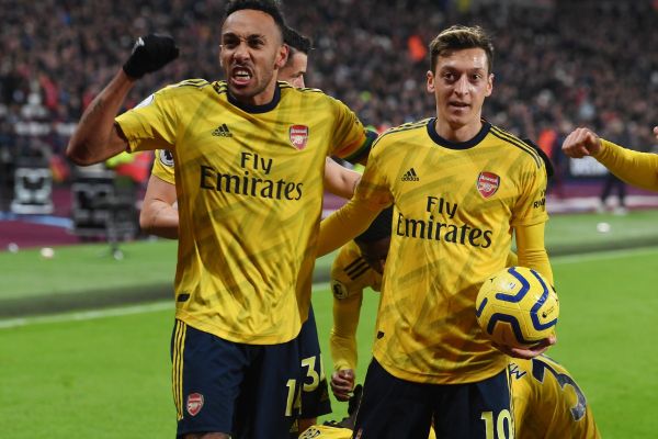 حمایت اوزیل از اوبامیانگ در درگیری لفظی با کروس