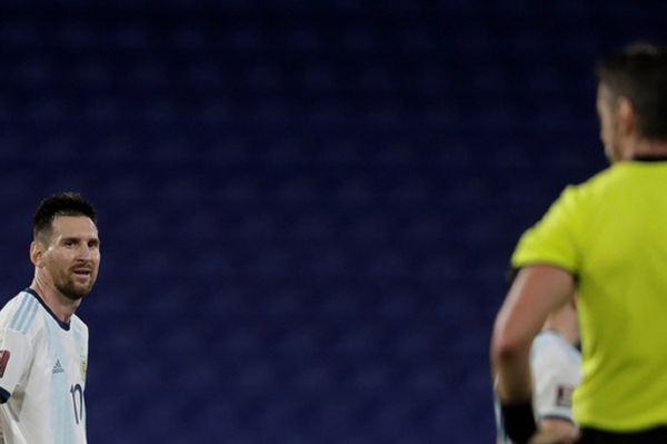  اعتراض مسی به داور بازی آرژانتین  تو دو بار ما را نابود کردی
