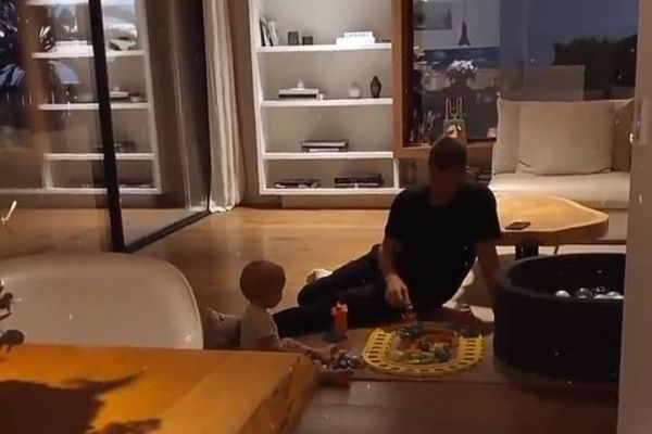 شوخی همسر تراشتگن با ماشینبازی دروازهبان بارسلونا و پسرش