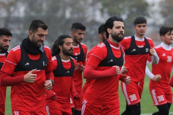 سرباز نساجی در پیراهن تراکتور