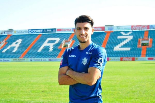 مهدی مهدیخانی پس از تستهای پزشکی با پرسپولیس قرارداد می بندد