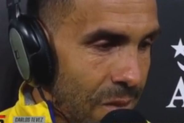 روزهای سخت توز به دلیل حال پدر؛ بین دو نیمه اشک میریزد