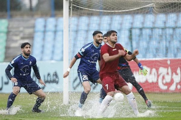  بازی پیکان و شهر خودرو به فردا موکول شد