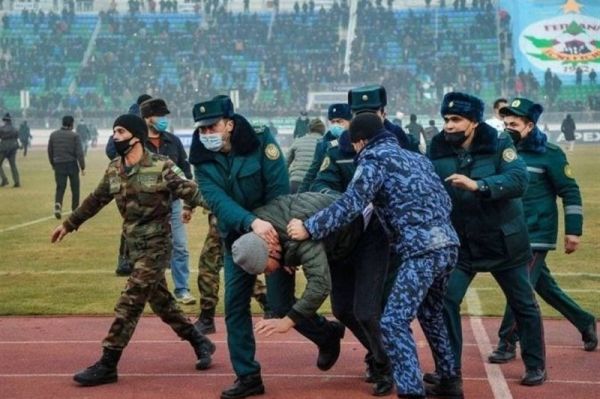  بازداشت ۶ نفر به اتهام کتک زدن داوران در ازبکستان