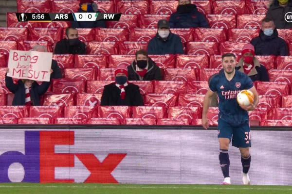 خواسته هواداران آرسنال پس از بازگشت به ورزشگاه اوزیل را برگردانید