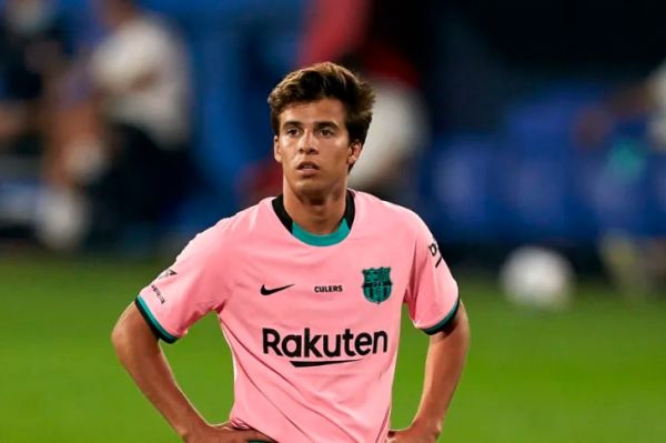 عکس؛ رانندگی هافبک جوان بارسلونا با آهنگی به نام تنهایی