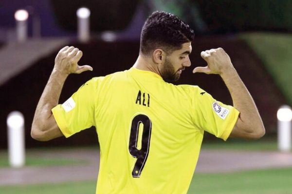 سرمربی تیم القطر علی کریمی باید در خدمت تیم باشد