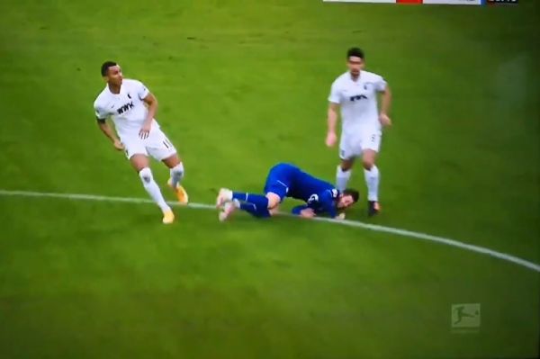 عکس؛ بیهوش شدن بازیکن شالکه روی نبرد وحشیانه هوایی