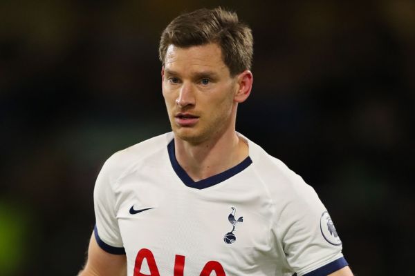 مدافع سابق تاتنهام 9 ماه با علائم ضربه مغزی بازی کردم