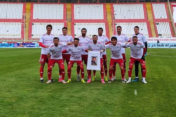 حاشیه بازی تراکتور و پیکان قدردانی از پرستاران و اشتباه عجیب بازیکن پیکان در پرتاب اوت