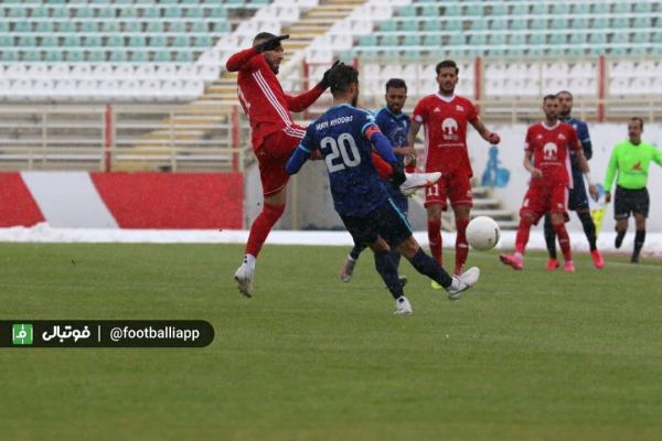 تراکتور 3 - پیکان یک تراکتور بی سرمربی بهتر از تراکتور با سرمربی