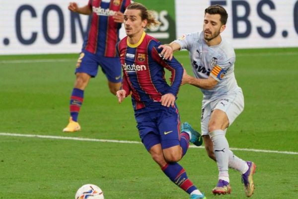 کارشناس داوری پنالتی منجر به گل مسی نباید گرفته می شد