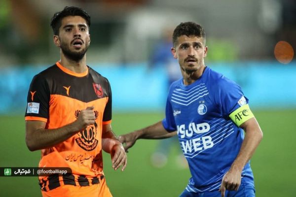  فراز امامعلی  چرا کمک داوری که به نیمکت سپاهان نزدیک بود گل ما را مردود اعلام کرد