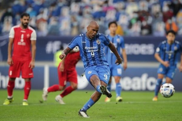  توضیح وکیل باشگاه پرسپولیس درباره عدم شکایت از قهرمان آسیا