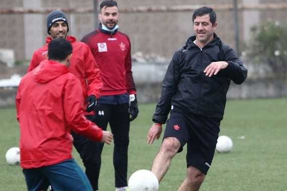 گزارش تمرین پرسپولیس آخرین تمرین پرسپولیس پیش از بازی با نساجی زیر بارش شدید باران در ساری