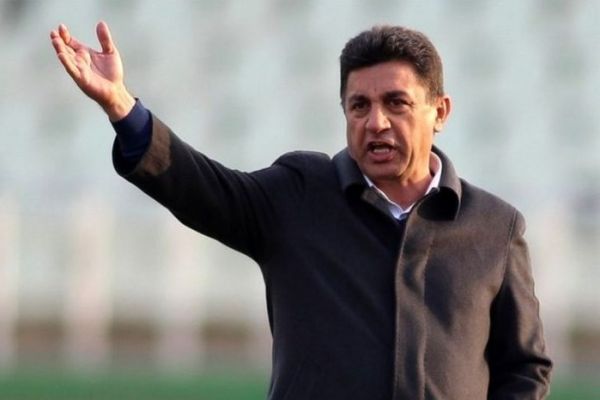 حاشیه بازی ذوبآهن و گل گهر پنالتی بحث برانگیز و اعتراض شدید قلعهنویی به داور، ناظر و کمک داور