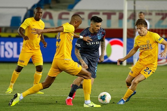  سوپرلیگ ترکیه  نیمکت نشینی حسینی در دیدار ترابزون و گالاتاسرای