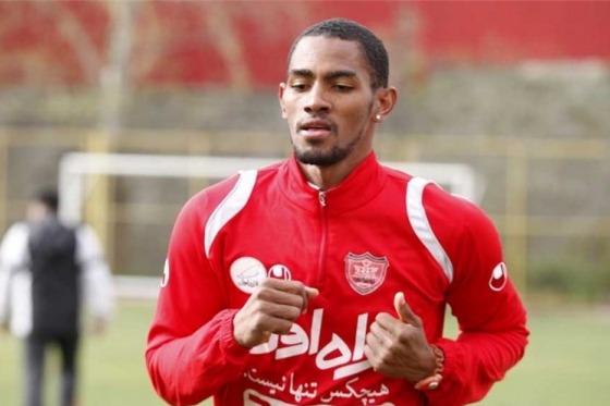 بی تفاوتی قرمزها به یک توافق وکیل بنگستون بارها به باشگاه پرسپولیس هشدار دادیم