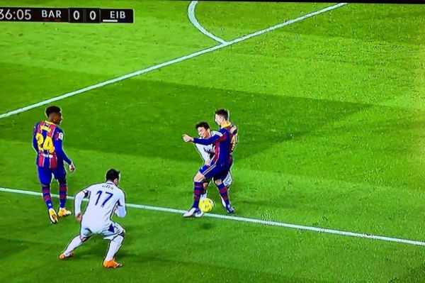  کارشناس داوری  پنالتی ایبار مقابل بارسلونا سوخت