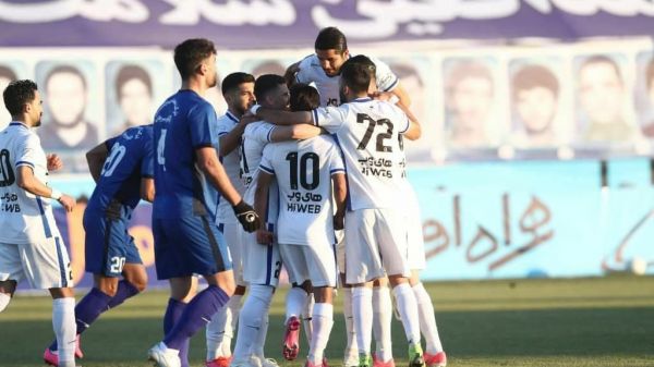 گلگهر یک - استقلال 2 استقلال با دستان مظاهری صدرنشین شد آبی ها یک نیمه خوب، یک نیمه خیلی بد