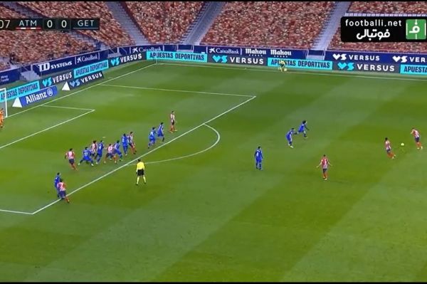 عکس ترفند بامزه سوارز برای گلزنی؛ خندیدن به مدافع ختافه