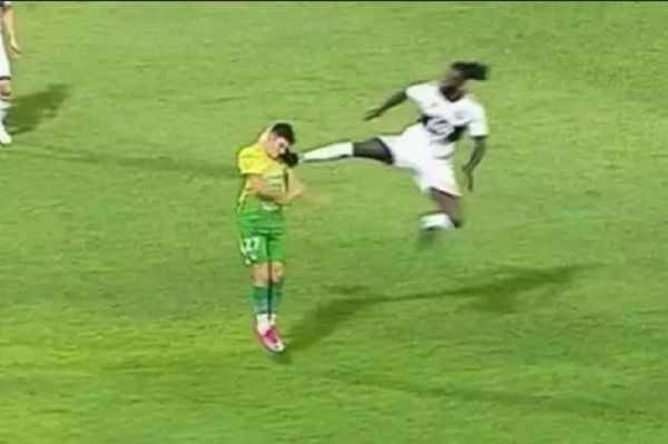 مهاجم سابق آرسنال و خشونتی وحشتناک؛ آدبایور معذرت میخواهم