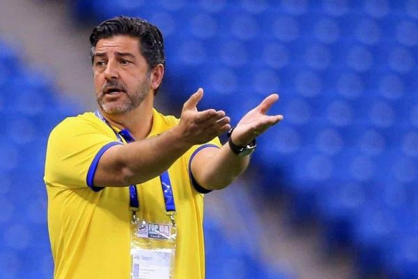 سرمربی حریف عربستانی سپاهان تمدید میکند