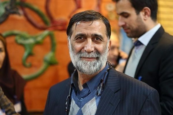  آجورلو  فوتبال گروگان سیاست است  على‌آبادى در خصوص پاس پاسخگو باشد