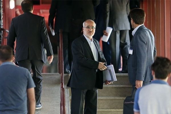 عزیز محمدی نامه انتقال سهام سازمان لیگ در دبیرخانه و وزارت ورزش ثبت شده است