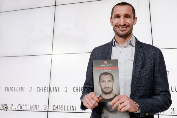 کیهلینی و کتاب حاشیهسازش بالوتلی لایق کتک خوردن است