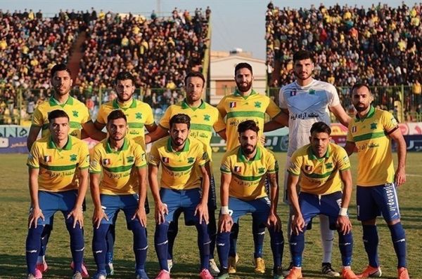  مربی تیم فوتبال صنعت نفت  در شهر خودمان پول آب معدنی نداریم؛ چطور در شهر دیگری تمرین کنیم