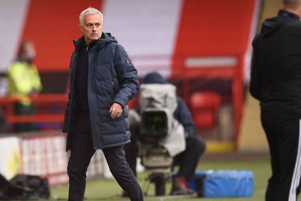  حمله مورینیو به داور ویدیویی  داور اصلی در دفتر است