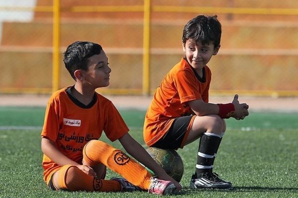  چگونه خطر ورزش در تابستان را برای کودکان از بین ببریم