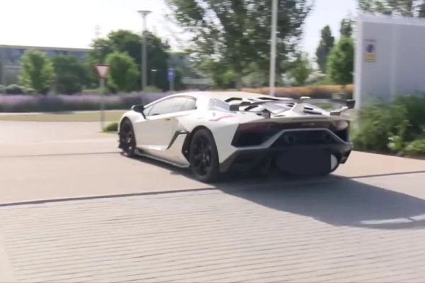  رونمایی از خودروی جدید هازارد در تمرین رئال مادرید؛ لامبورگینی ۱۴ میلیارد تومانی