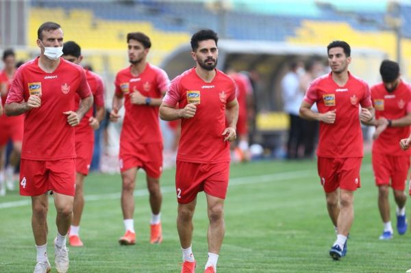 چالش رسول پناه با بازیکنان قدیمی به خاطر یک مشت ریال